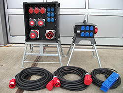 Verdeelkast & kabels voor stroomvoorziening van aggregaten